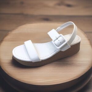 New with Defect Jessica Carlyle Womens White Slingback Wedge Sandal Size 10